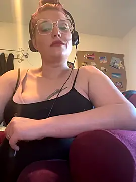 Snapshot of Lalalynn chatting on 13, 11, 2025 Lalalynn online show from 13, 11, 2025