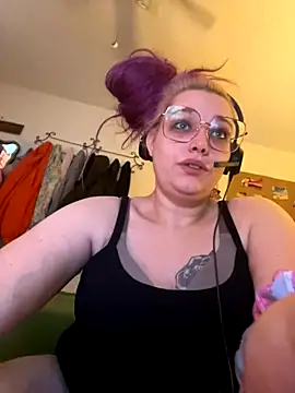 Snapshot of Lalalynn chatting on 1, 12, 2025 Lalalynn online show from 1, 12, 2025