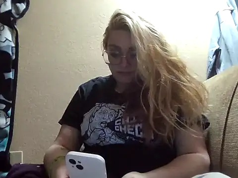 Snapshot of Lalalynn chatting on 11, 3, 2026 Lalalynn online show from 11, 3, 2026