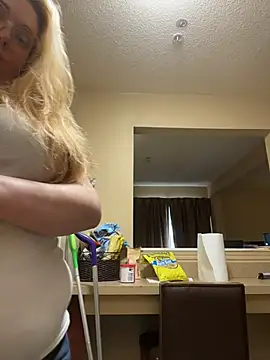 Snapshot of Lalalynn chatting on 11, 4, 2026 Lalalynn online show from 11, 4, 2026