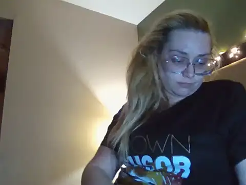 Snapshot of Lalalynn chatting on 12, 4, 2026 Lalalynn online show from 12, 4, 2026