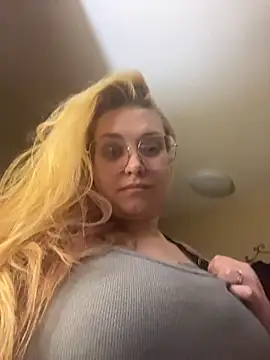 Snapshot of Lalalynn chatting on 14, 4, 2026 Lalalynn online show from 14, 4, 2026