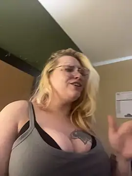 Snapshot of Lalalynn chatting on 14, 4, 2026 Lalalynn online show from 14, 4, 2026