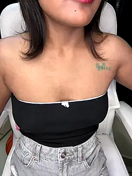 LeisyXO online show from 3, 12, 2024