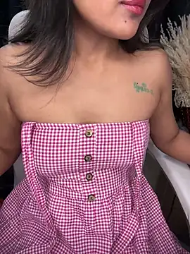 LeisyXO online show from 5, 1, 2025