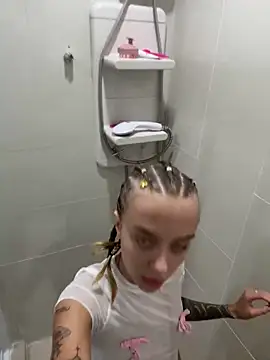 Snapshot of enjoy_my_beauty chatting on 16, 12, 2024 enjoy my beauty online show from 16, 12, 2024