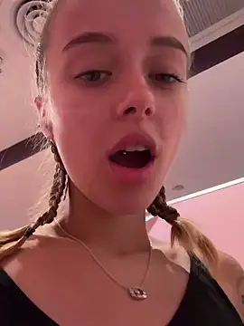 Snapshot of enjoy_my_beauty chatting on 24, 1, 2025 enjoy my beauty online show from 24, 1, 2025