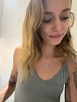 Snapshot of enjoy_my_beauty chatting on 14, 3, 2025 enjoy my beauty online show from 14, 3, 2025