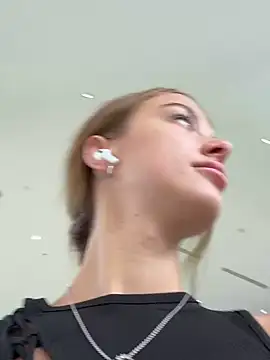 Snapshot of enjoy_my_beauty chatting on 15, 3, 2025 enjoy my beauty online show from 15, 3, 2025