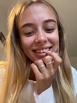 Snapshot of enjoy_my_beauty chatting on 18, 9, 2025 enjoy my beauty online show from 18, 9, 2025