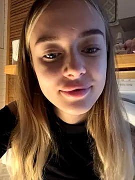 Snapshot of enjoy_my_beauty chatting on 25, 9, 2025 enjoy my beauty online show from 25, 9, 2025