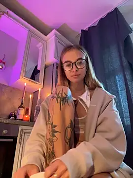 Snapshot of enjoy_my_beauty chatting on 8, 10, 2025 enjoy my beauty online show from 8, 10, 2025