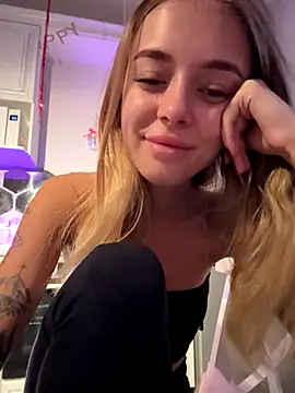 Snapshot of enjoy_my_beauty chatting on 27, 10, 2025 enjoy my beauty online show from 27, 10, 2025