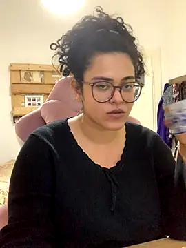 Curvydesifromgermany online show from 24, 11, 2025