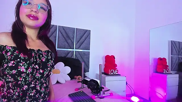 Snapshot of Laura_Dicardy chatting on 25, 3, 2026 Laura Dicardy online show from 25, 3, 2026