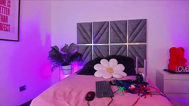 Snapshot of Laura_Dicardy chatting on 28, 3, 2026 Laura Dicardy online show from 28, 3, 2026