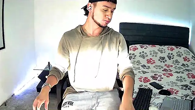 Snapshot of Kevin_Torres chatting on 13, 12, 2025 Kevin Torres online show from 13, 12, 2025