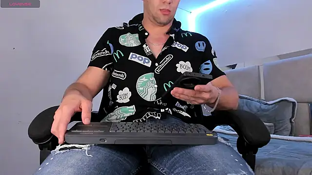 Snapshot of Damon_Bakert chatting on 8, 2, 2025 Damon Bakert online show from 8, 2, 2025