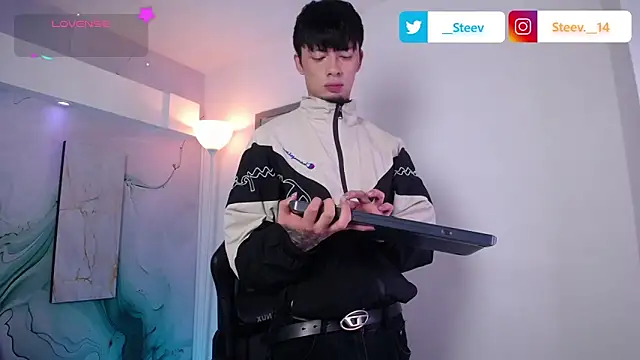Snapshot of Steev_Novoa chatting on 18, 4, 2026 Steev Novoa online show from 18, 4, 2026