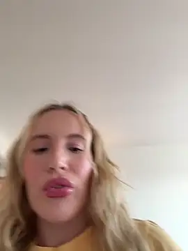 Snapshot of isisxoxx chatting on 18, 3, 2026 isisxoxx online show from 18, 3, 2026