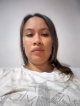 Snapshot of Emiily_lee chatting on 23, 6, 2026 Emiily lee online show from 23, 6, 2026