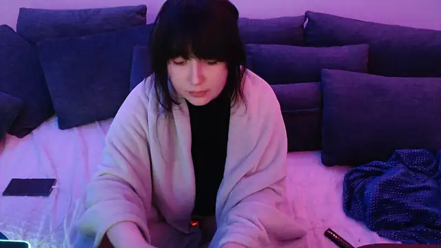 Lynylou online show from 6, 1, 2025