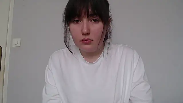 Lynylou online show from 10, 3, 2026