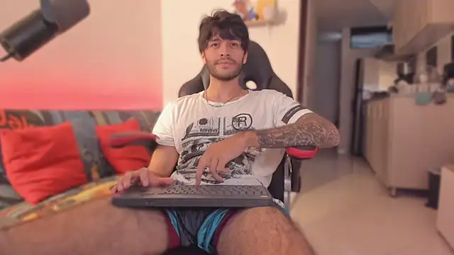 Snapshot of justin_stark7 chatting on 15, 11, 2025 justin stark7 online show from 15, 11, 2025