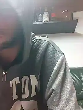 Snapshot of Rejtelmesest chatting on 5, 1, 2025 Rejtelmesest online show from 5, 1, 2025