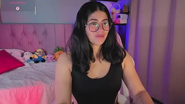 Snapshot of LoaLuxury chatting on 12, 1, 2026 LoaLuxury online show from 12, 1, 2026