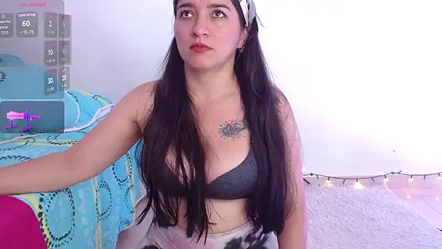 Snapshot of Emelyross_ chatting on 11, 5, 2026 Emelyross online show from 11, 5, 2026
