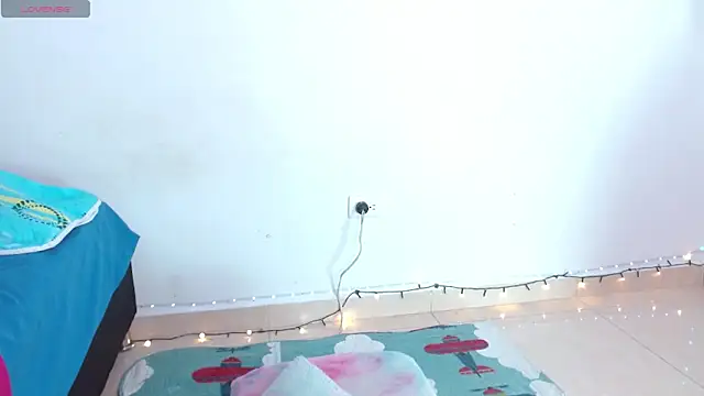 Snapshot of Emelyross_ chatting on 27, 5, 2026 Emelyross online show from 27, 5, 2026