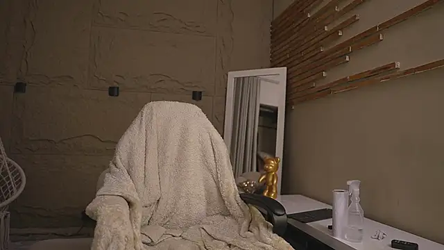 Logan Varela online show from 2, 3, 2026