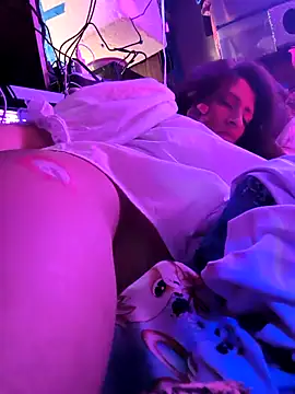 gurlnips online show from 9, 3, 2026