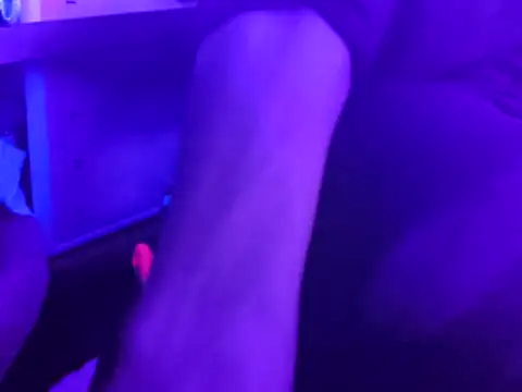 gurlnips online show from 17, 4, 2026