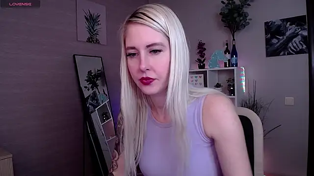 Snapshot of Mermaid_N chatting on 11, 3, 2025 Mermaid N online show from 11, 3, 2025