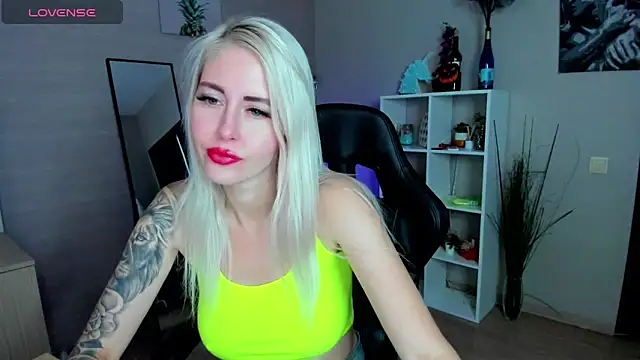 Snapshot of Mermaid_N chatting on 23, 10, 2025 Mermaid N online show from 23, 10, 2025