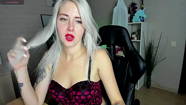 Snapshot of Mermaid_N chatting on 8, 11, 2025 Mermaid N online show from 8, 11, 2025