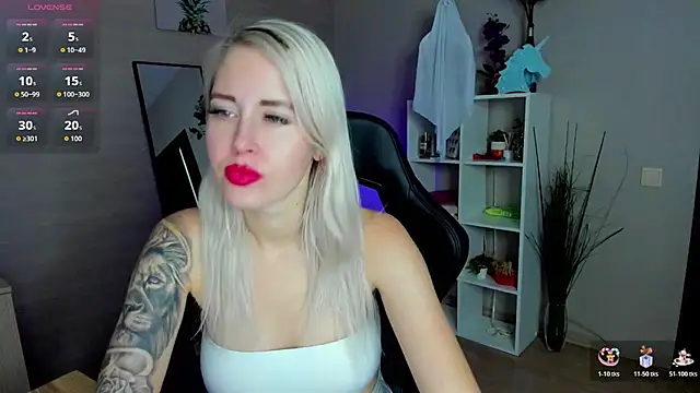 Snapshot of Mermaid_N chatting on 12, 11, 2025 Mermaid N online show from 12, 11, 2025