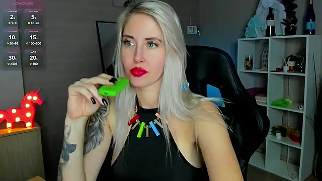 Snapshot of Mermaid_N chatting on 18, 11, 2025 Mermaid N online show from 18, 11, 2025