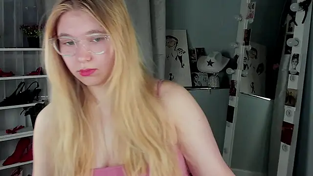 Rebecca Kelly online show from 20, 11, 2025