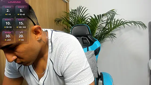 Snapshot of Alan_greek_1 chatting on 12, 10, 2025 Alan greek 1 online show from 12, 10, 2025