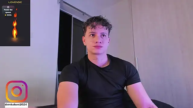 Snapshot of DerekOlsen chatting on 9, 10, 2025 DerekOlsen online show from 9, 10, 2025