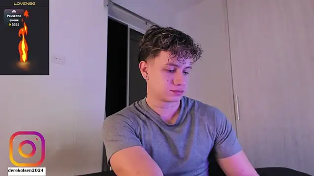 Snapshot of DerekOlsen chatting on 15, 10, 2025 DerekOlsen online show from 15, 10, 2025