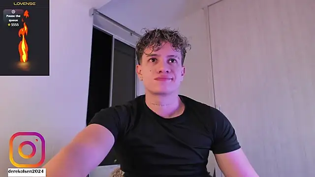 Snapshot of DerekOlsen chatting on 22, 10, 2025 DerekOlsen online show from 22, 10, 2025