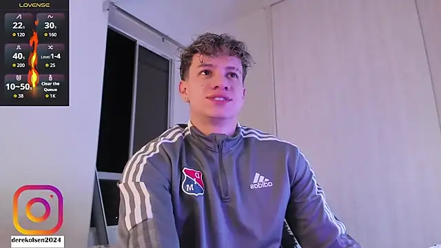 Snapshot of DerekOlsen chatting on 23, 10, 2025 DerekOlsen online show from 23, 10, 2025