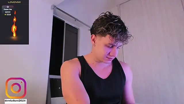 Snapshot of DerekOlsen chatting on 24, 10, 2025 DerekOlsen online show from 24, 10, 2025