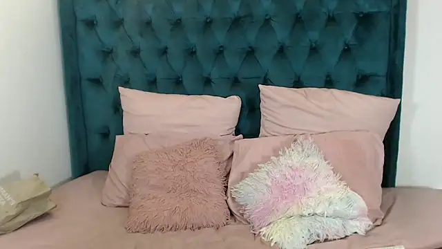 1Blackertheberry1 online show from 31, 12, 2024