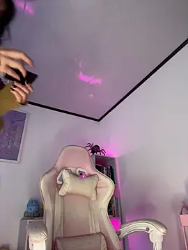 Tsuki-moon online show from 9, 10, 2025