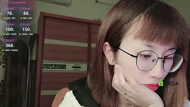 Lili 666 online show from 9, 3, 2025